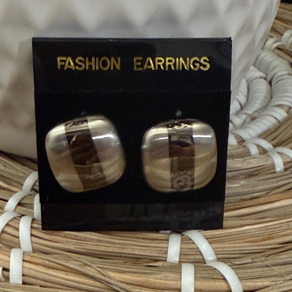 New NWT Fashion Silver Tone‎ Square Dome Stud Earrings